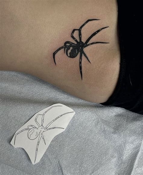 araña tatuaje|Tatuaje araña espalda